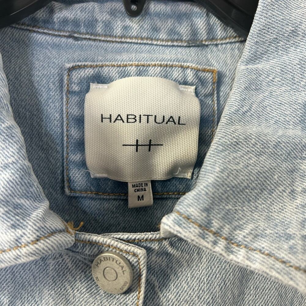 NWOT Habitual Women’s Light Blue Cropped Short-Sleeve Denim Jacket - Picture 2 of 3